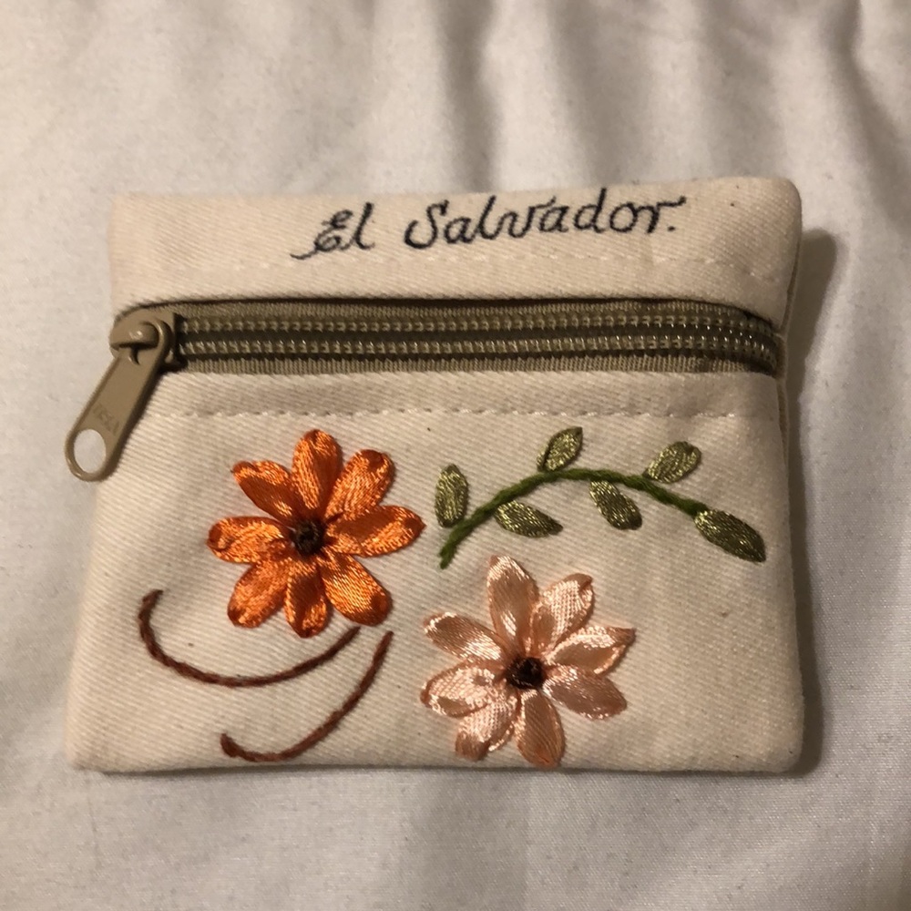 Authentic,handmade,vintage,embroidered floral El Salvador bag w change purse - Picture 2 of 8